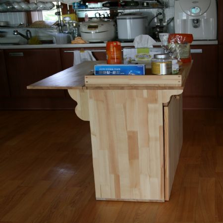 바 테이블을 만들다가 식탁으로...