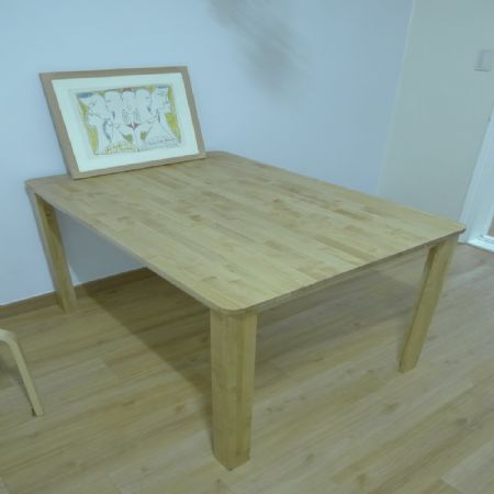 자작나무 집성목으로 만든 식탁