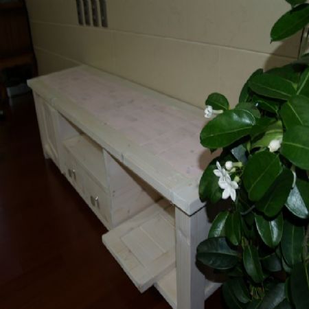 스프러스로 만든 거실장