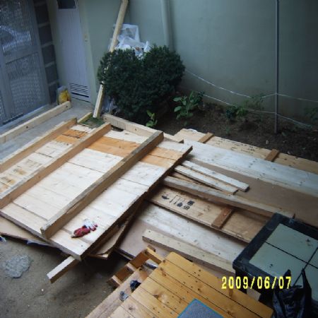 폐 목재 컨테이너를 이용한 2층 침대 만들기