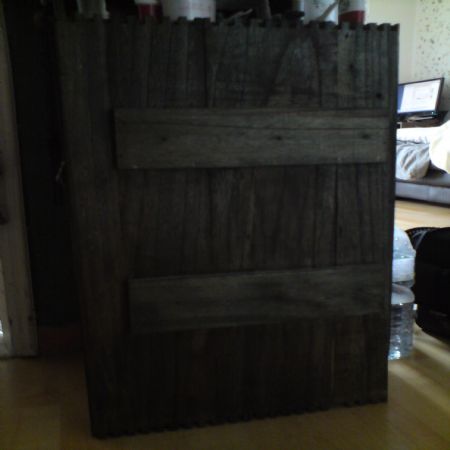 재활용 목재를 이용한 서랍장