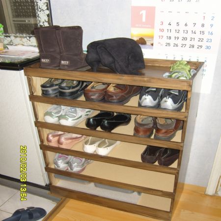 집성목으로 만든 신발장... 5층짜리.