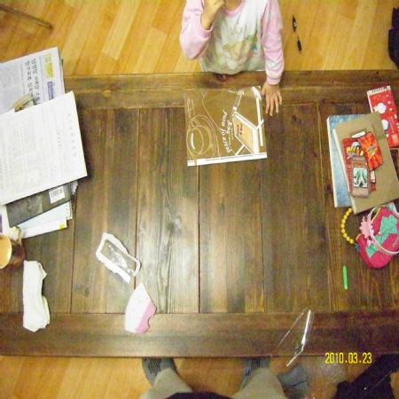 집성목으로 만든 좌탁