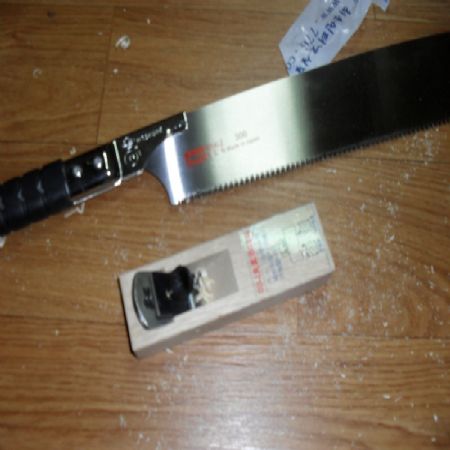 의자 만든거 대패로 모서리 둥글게 만들었어요