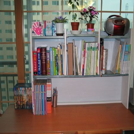 울 아들 입학 기념 책상위 책장 만들어 보았네요.