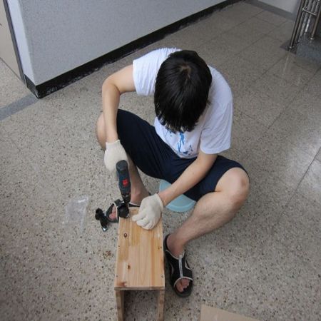 삼나무 한 판으로 만든 세가지 소품