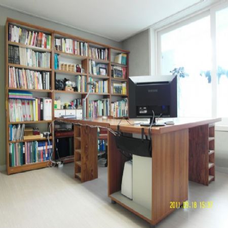 A4용지 보과함으로 책상 다리를...