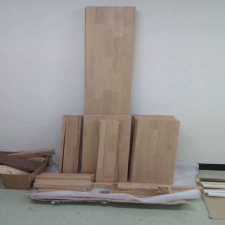 앨더로 만든 책장