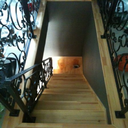 MDF로 만든 다락방 계단 막이 작업