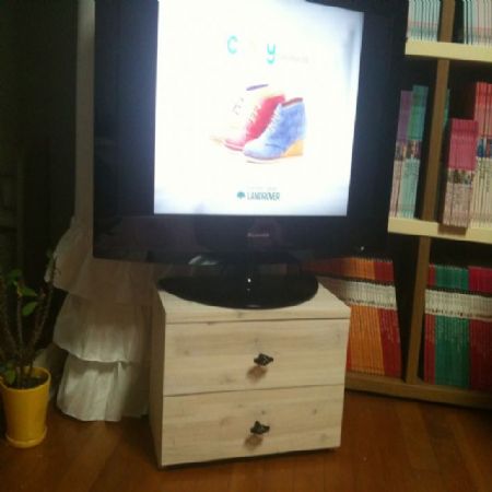 집성목으로 만들 미니 TV 테이블