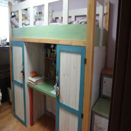 집성목으로 만든 벙커침대