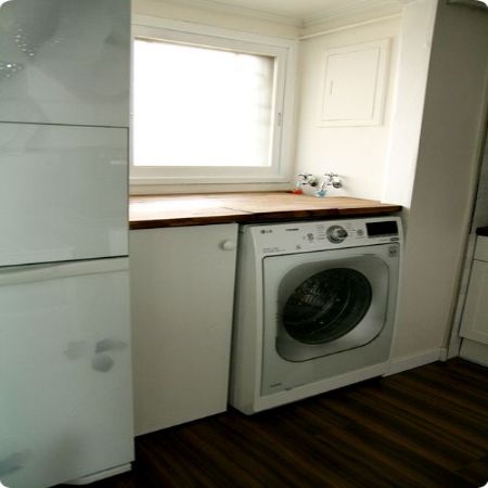 남는 공간 활용하여 만든 작은 세탁기장.