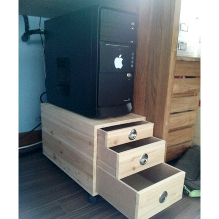 삼나무로 만든 서랍장 및 컴퓨터 본체 받침대