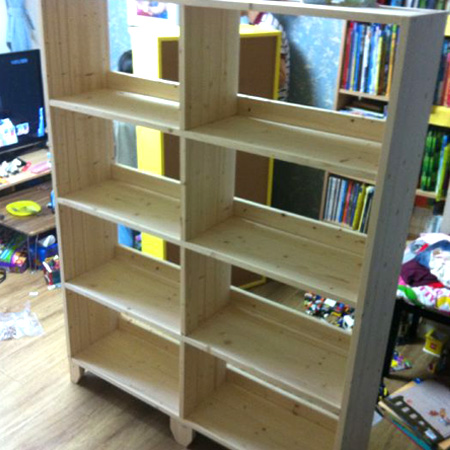 스프러스로 만든 책장