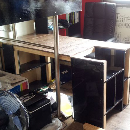 각목과  코팅합판으로 만든 책상