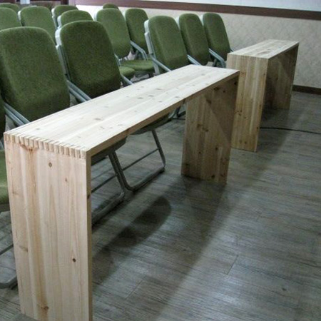 스프러스 집성목으로 만든 테이블