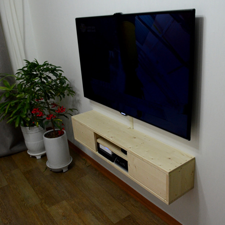 집성목으로 만든 벽걸이 TV장