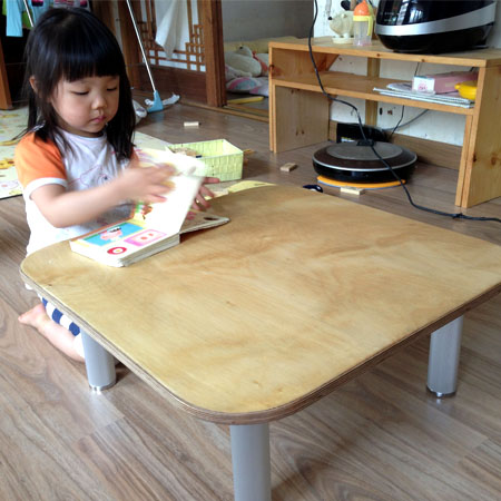 자작합판으로 만든 탁자에요~