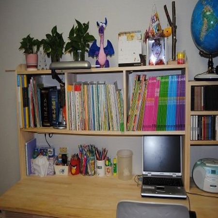 칠레산 소나무로 만든 책장