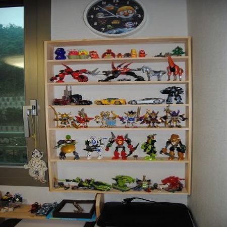 브라질산 소나무로 만든 장난감 선반