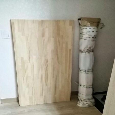 지인에게 의뢰받아 만들어 본 원목책상 (소나무 24t) 