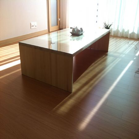 거실 원목좌탁입니다.