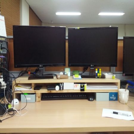 홍송 모니터 받침대