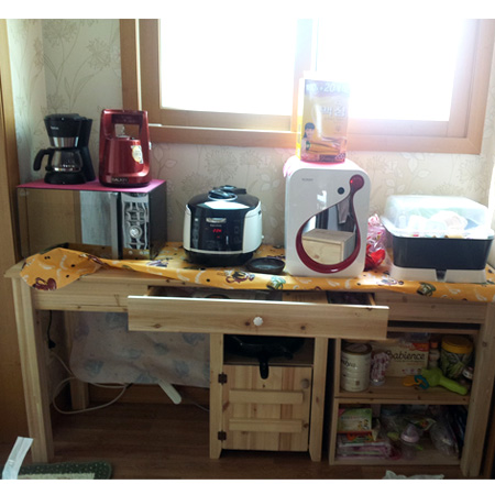 원목 건강 책상 및 주방 선반 