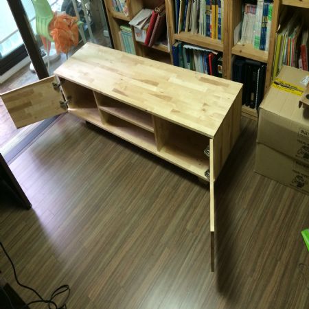 자작나무 집성목 TV거실장입니다.