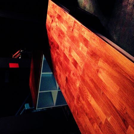 데프트 폴리우레탄 바니쉬로 마무리한 bar 상판