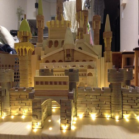 성 받침대 만들었어요.