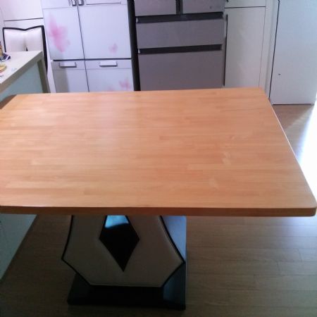 처음이어서 철천지에 의지해 식탁상판교체하였읍니다.