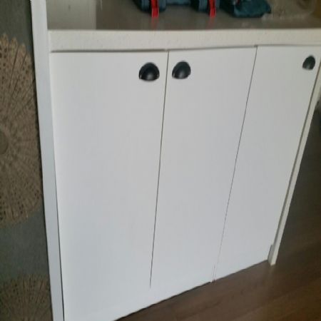 아일랜드 식탁 밑 공간활용하기