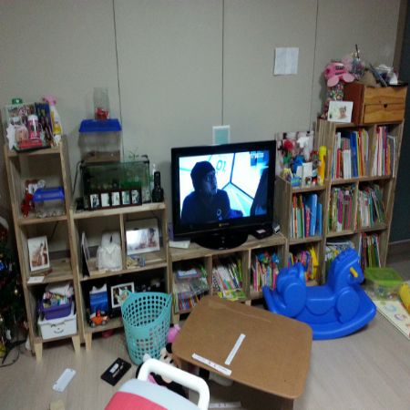 아카시아 집성목으로 만든 TV 장식장