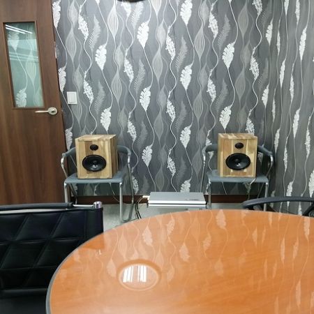 아카시아 집성목으로 6.5인치 스피커 자작