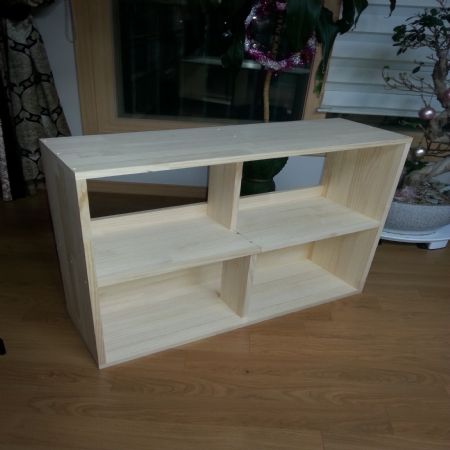 집성목 18T로 만든 책상밑 받침대겸 책장.