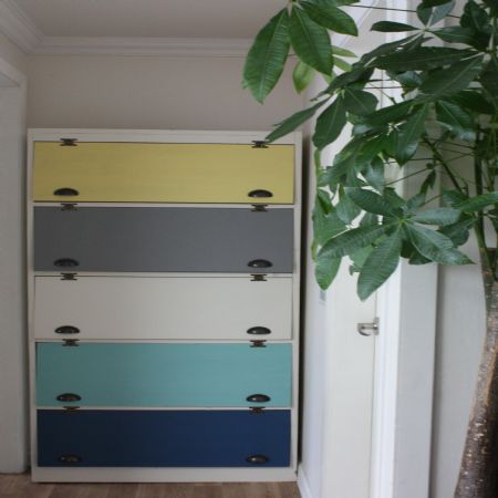 삼나무 문짝을 달아서 리폼한 옛날책장~