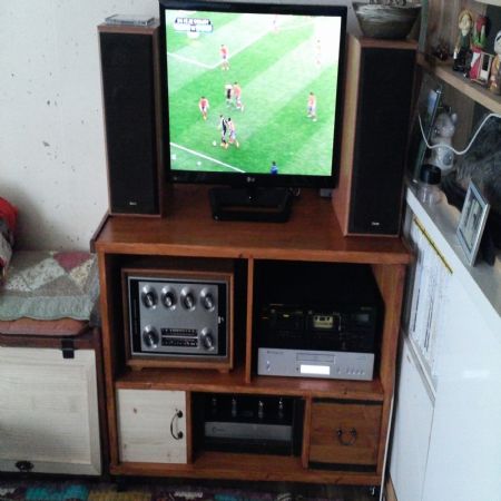 홍송으로 만든 오디오장