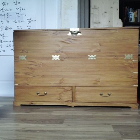 홍송으로 만든 반닫이 서랍장