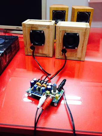 핸드폰 거치대로 만든 스테레오 붐박스 