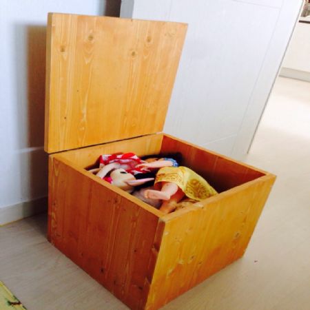 스프러스 집성목으로 만든 수납용 의자