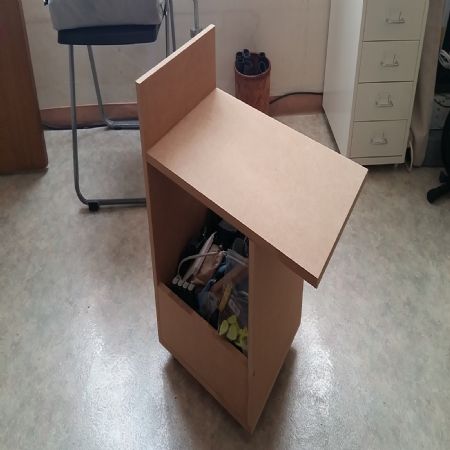 MDF로 만든 이동식 사이드테이블