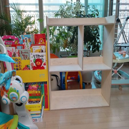 애기들 큰책을 위한 책장입니다.