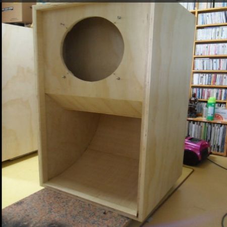 미송 합판으로 만든 엔크로져