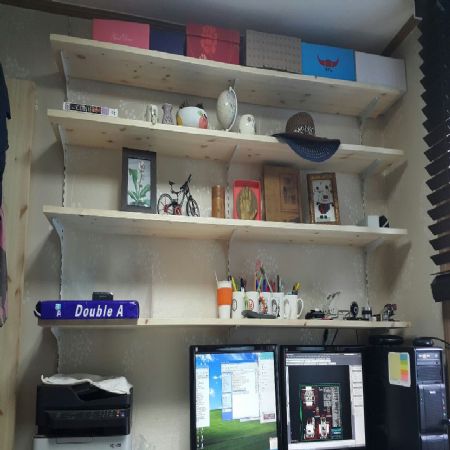 홍송과 찬넬로 만든 책상선반