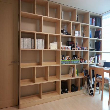 뉴송으로 만든 책장