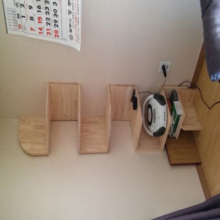 집성목으로 만든  코너 선반