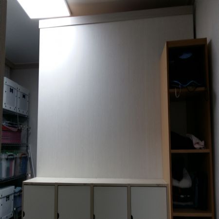 기성수납장과 MDF를 이용한 드레스룸 가벽