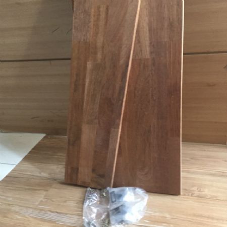 멀바우 나무로 만든 주방 선반