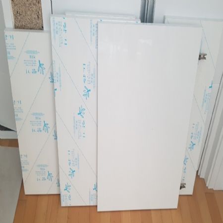 문짝 깔끔하게 교체했어요